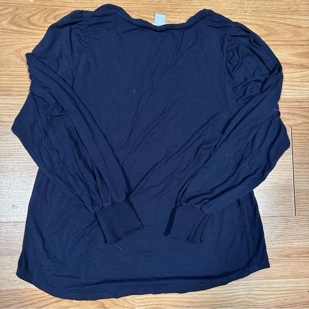 Chicos navy blue size 1 smocked wrist flowy stretchy v neck blouse medium - Picture 8 of 8